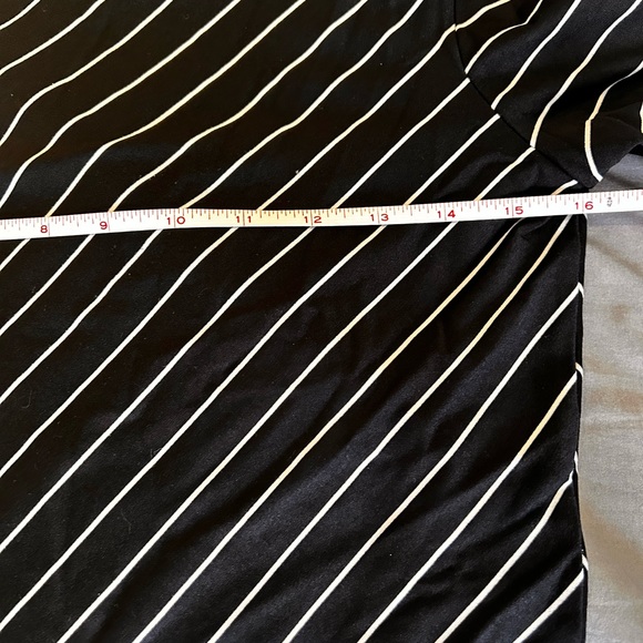 Adorable boat neck Express stretch top - Picture 2 of 8